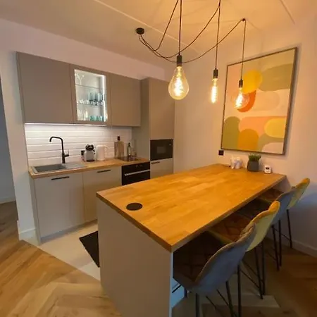 Apartament Modern 2-bedroom With Terrace & Free Parking