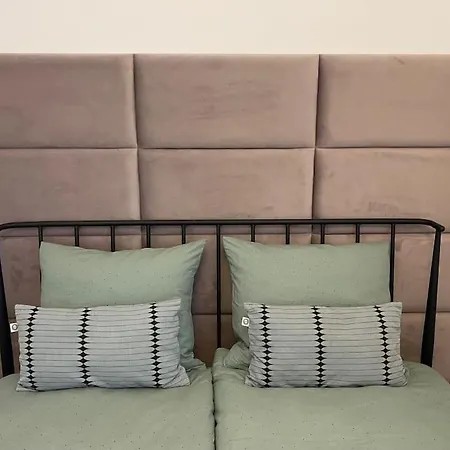 Apartament Modern 2-bedroom With Terrace & Free Parking *