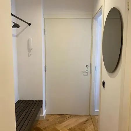 Modern 2-bedroom With Terrace & Free Parking Parnawa