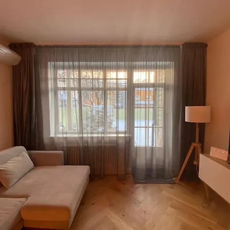 Modern 2-bedroom With Terrace & Free Parking