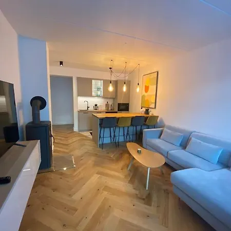 Modern 2-bedroom With Terrace & Free Parking * 派尔努