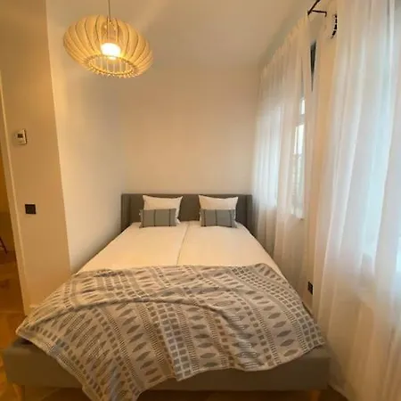 Modern 2-bedroom With Terrace & Free Parking Apartament *