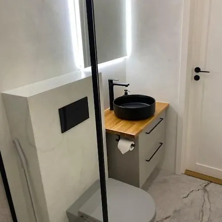 Modern 2-bedroom With Terrace & Free Parking 派尔努