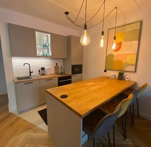 Apartamento Modern 2-bedroom With Terrace & Free Parking