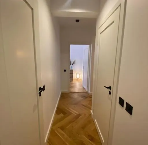 Modern 2-bedroom With Terrace & Free Parking Apartamento