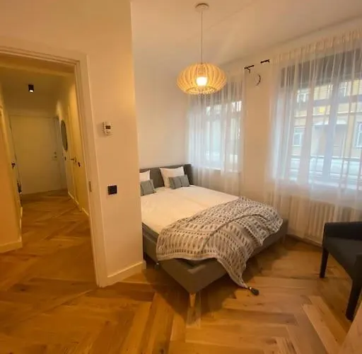 Apartamento Modern 2-bedroom With Terrace & Free Parking