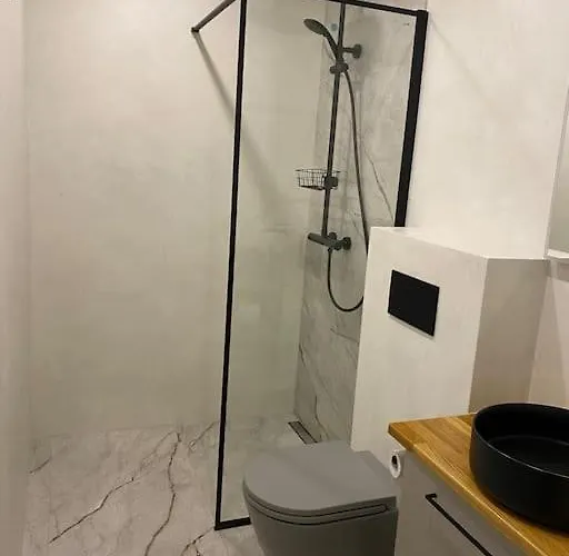 Modern 2-bedroom With Terrace & Free Parking *